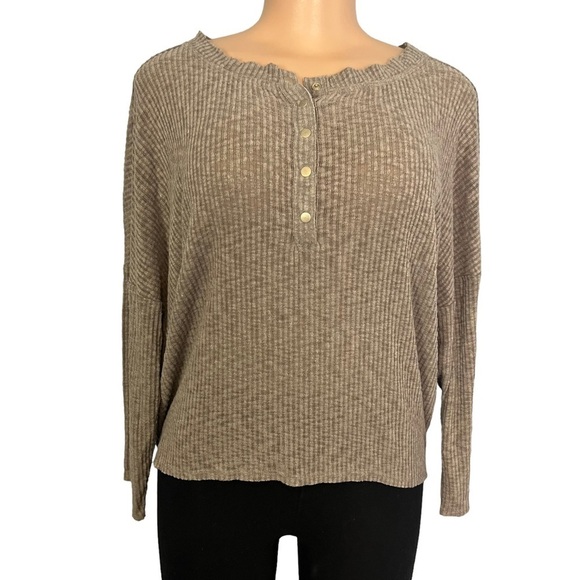 3/$30 🍂 Urban Outfitters Grey Textured Holland Henley Top - Picture 2 of 11